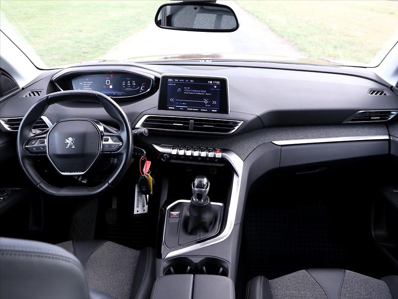 Peugeot 3008 1,5 HDi 96kW Allure CZ - fotka 23 z 31