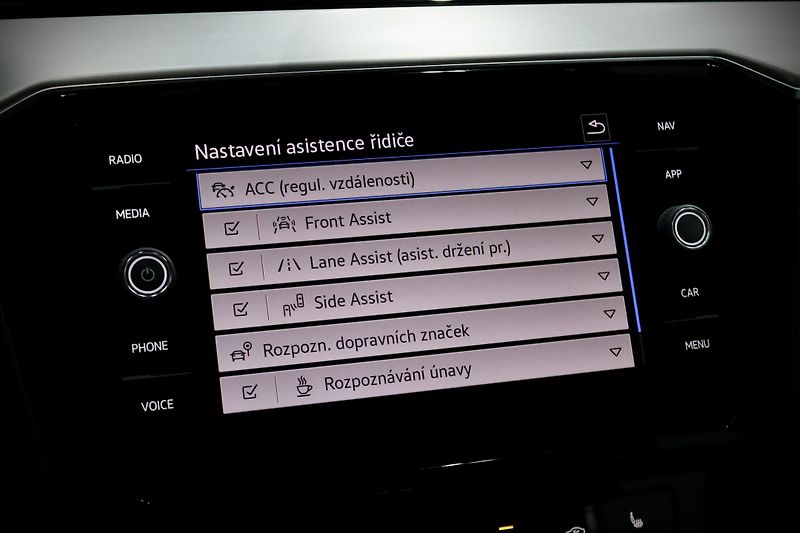 Volkswagen Passat 2.0 TSI 140 kW DSG Elegance - fotka 31 z 47