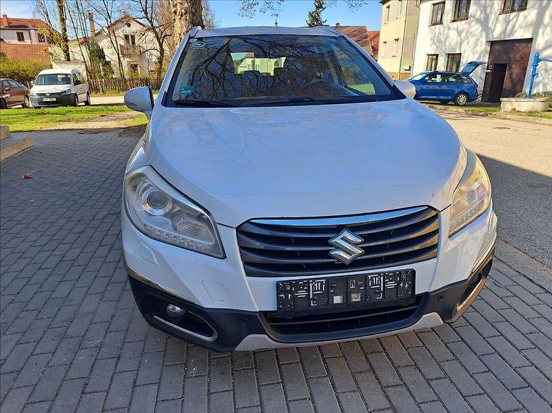 Suzuki SX4 S-Cross 1,6 DDiS - fotka 2 z 58