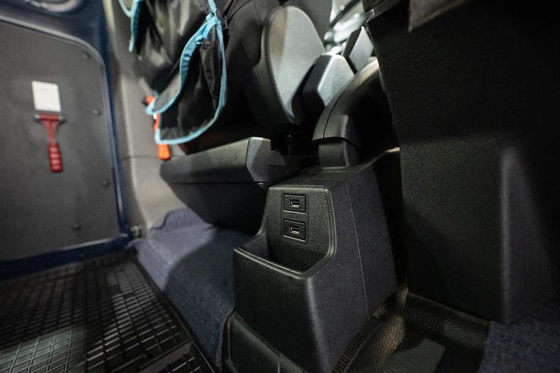 Ford Transit Custom L2 2.0 77 kW - fotka 21 z 32