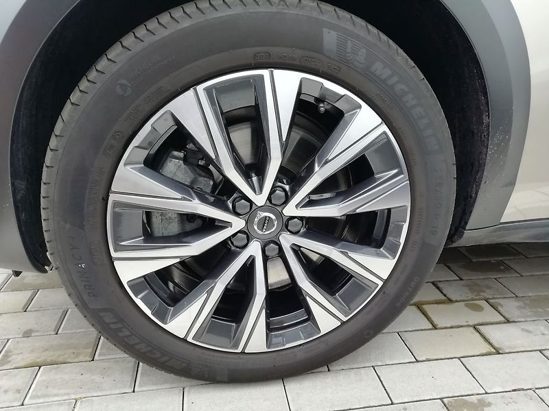 Volvo V90 2,0 Cross Country Bright Plus - fotka 19 z 19