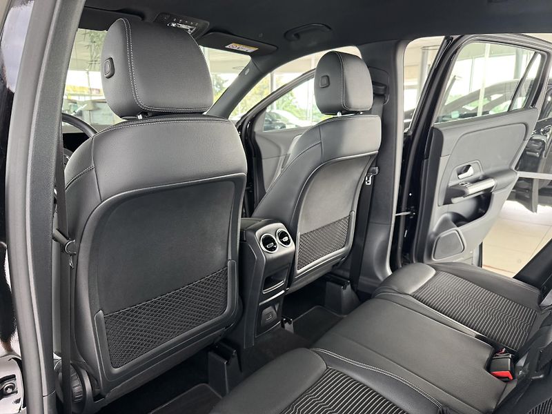 Mercedes-Benz GLA 200d AUT*Distronic*Tažné*DPH - fotka 17 z 37