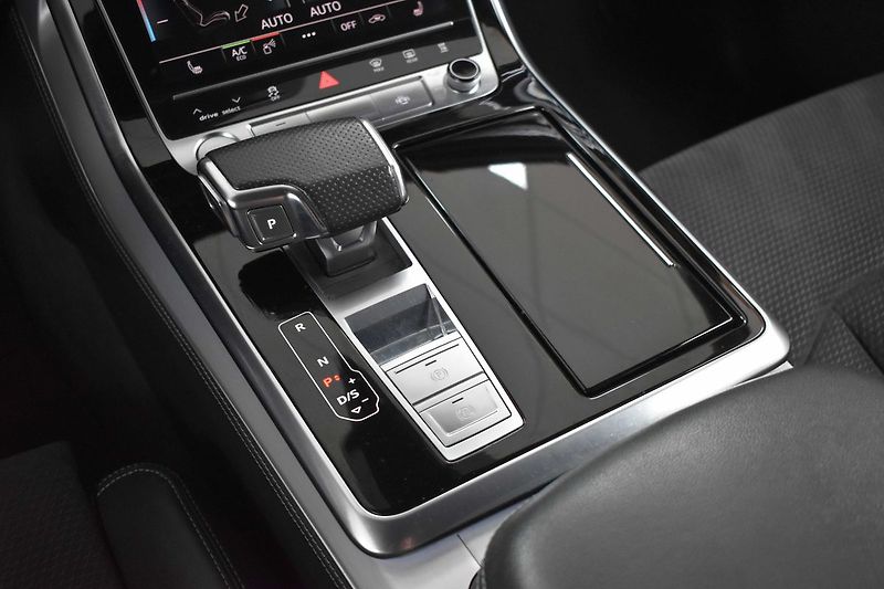 Audi Q7 50 TDI 4x4*S-LINE*7.MÍST*TAŽNÉ - fotka 27 z 51