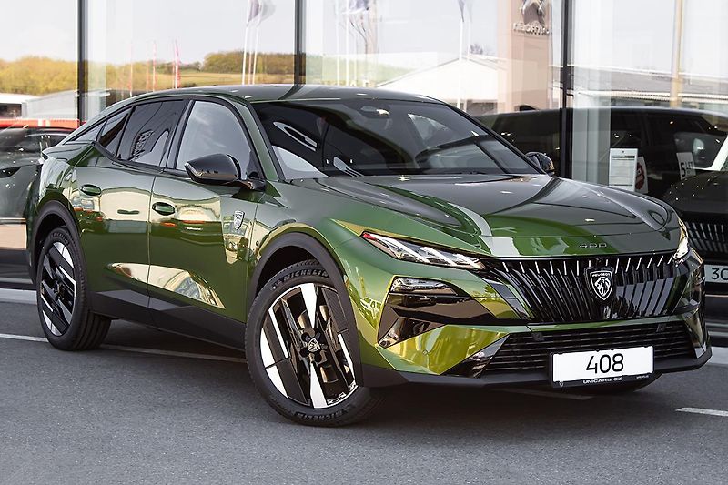 Peugeot 408 (2026) 1,6 GT Plug-in HYBRID 240 e-DC - fotka 3 z 22