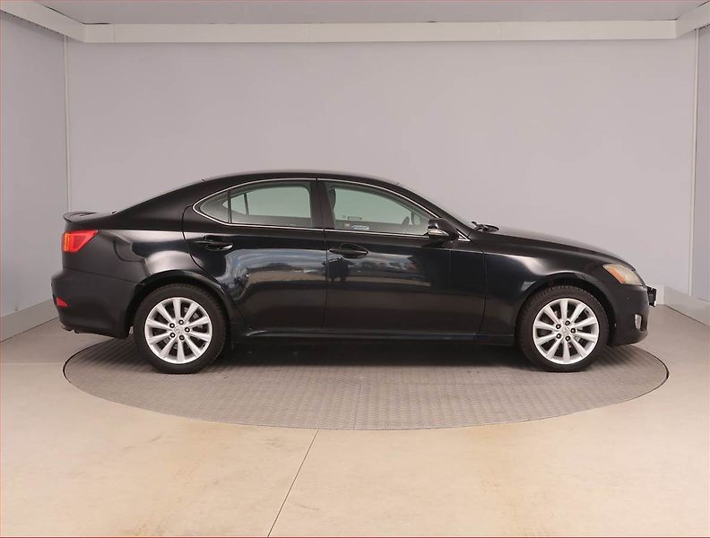 Lexus IS 200 (2010) 220 d, Tempomat, Park. senzory - fotka 6 z 15