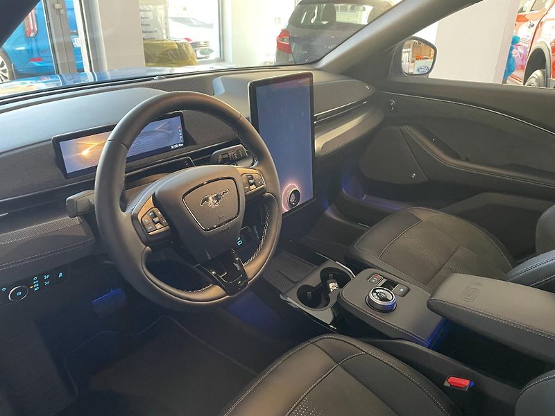 Ford Mustang Mach-E (2025) GT 91kWh 442kW/600k AWD - fotka 12 z 30