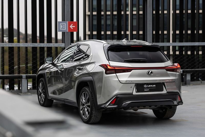 Lexus UX 250h 250H 2,0 HEV F SPORT DESIGN - fotka 3 z 22