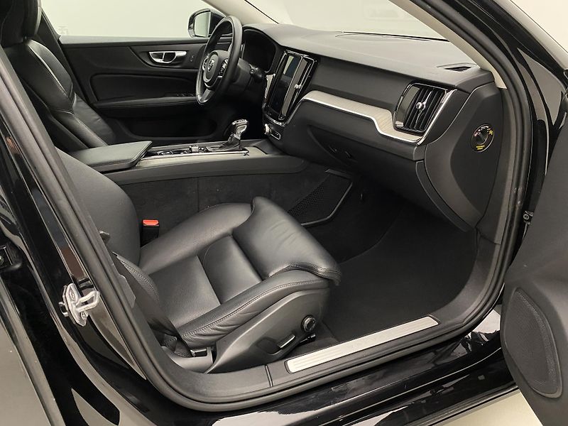 Volvo V60 D3 AWD INSCRIPTION REZERVACE - fotka 24 z 42