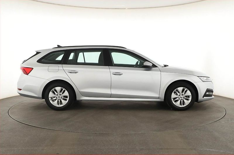 Škoda Octavia (2022) Ambition 2.0 TDI, ČR,1.maj - fotka 6 z 15