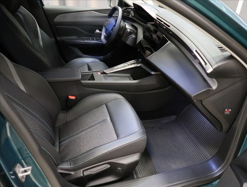 Peugeot 308 1,2 PT AT ALLURE NAVI KAMERA - fotka 11 z 29