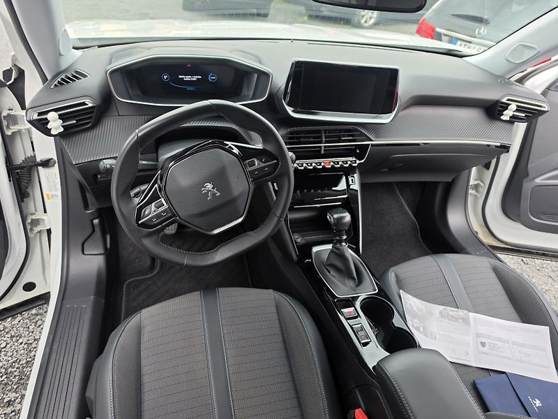 Peugeot 2008 1.2 T 96KW 54tkm  - fotka 10 z 25