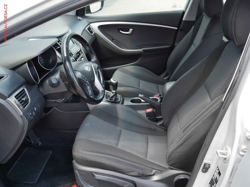 Hyundai i30 (2016) 1.6 CRDi, ČR, AC, temp, tažné - fotka 9 z 18