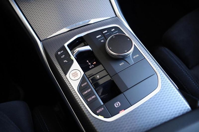 BMW Řada 3 330d xDrive Touring - fotka 10 z 28