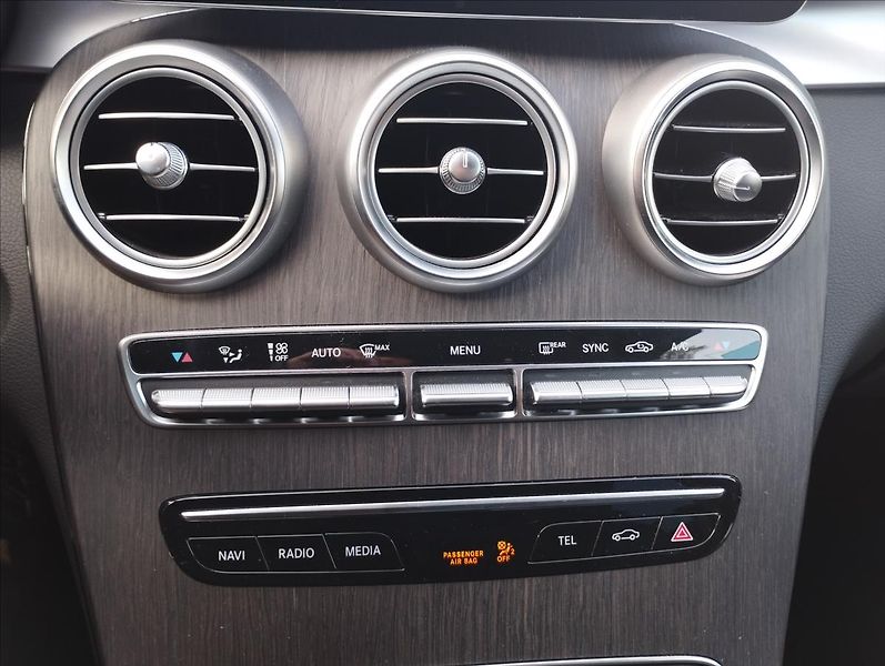 Mercedes-Benz Třídy C CDi 143KW AMG PAKET   2,0 - fotka 14 z 22