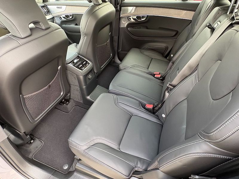 Volvo XC90 Plus Dark T8 299kW - fotka 19 z 25