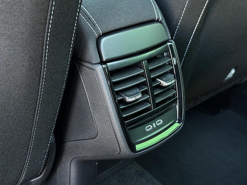 Škoda Scala 1.0TSi DSG Monte Carlo 116PS M - fotka 38 z 42