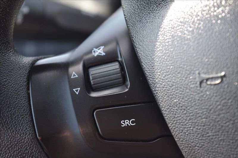 Peugeot 208 1,4 HDi 50KW NÍZKÉ KM KLIMA - fotka 38 z 50