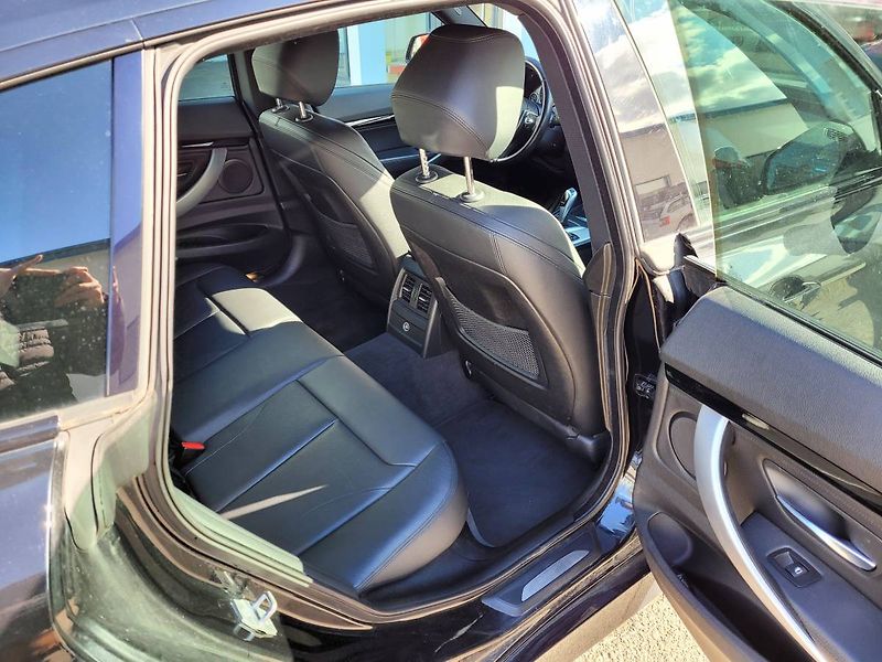 BMW Řada 3 330d GT M Paket - fotka 33 z 37
