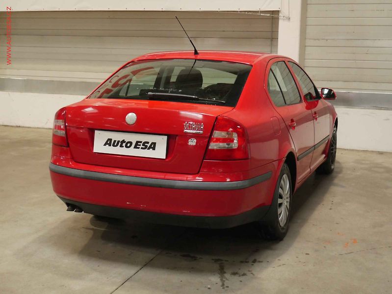Škoda Octavia (2005) 1.9TDi, 2.maj,ČR, Ambiente - fotka 6 z 14