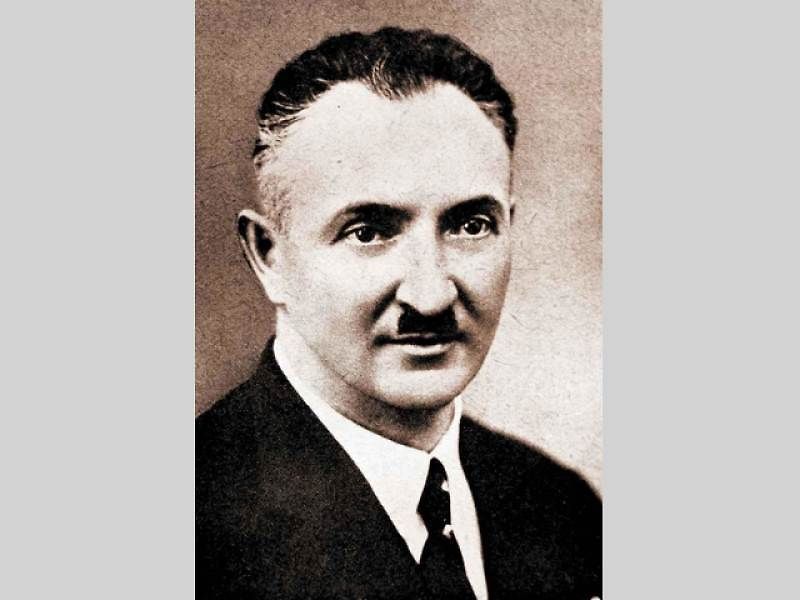 Dřevěný model hybridního vozu Josefa Sousedíka vyrobený učni