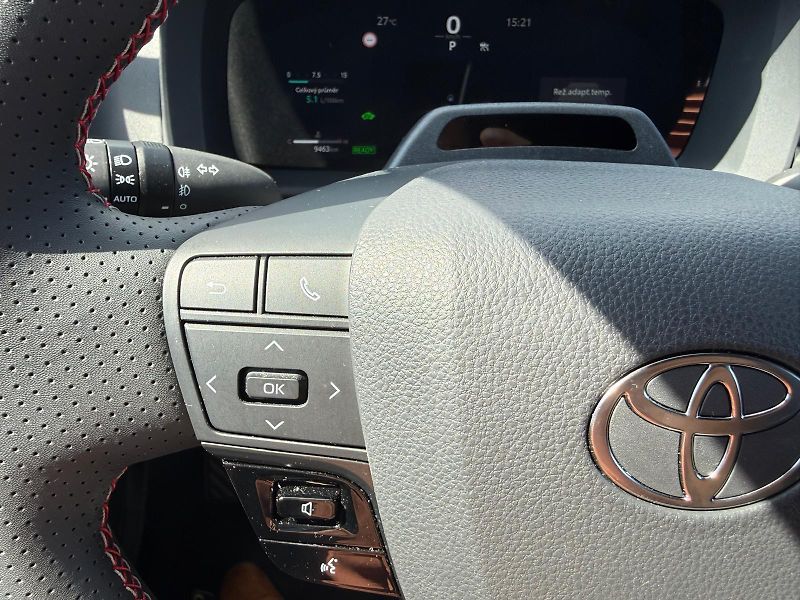 Toyota C-HR 2,0 HEV e-CVT GR Sport - fotka 17 z 30