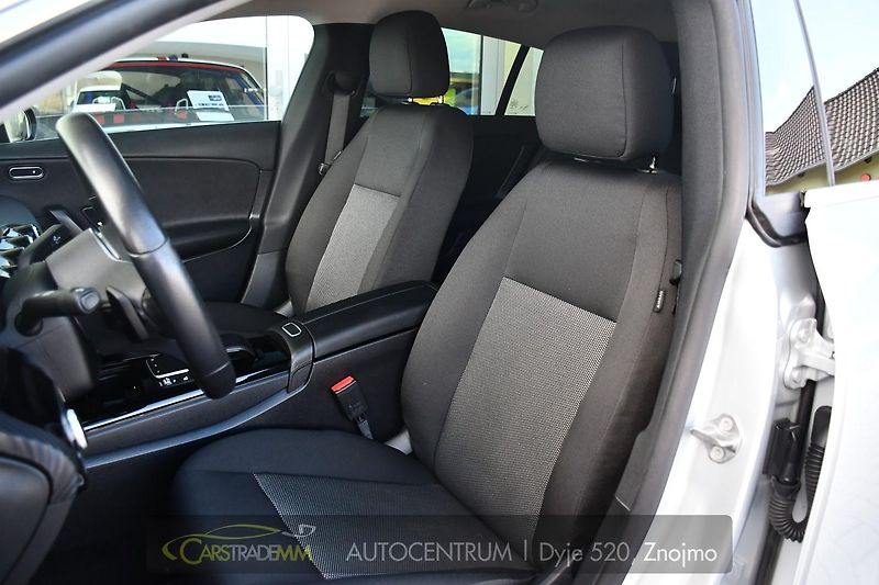 Mercedes-Benz CLA 200d LED A/T NAVI KAMERA - fotka 12 z 54