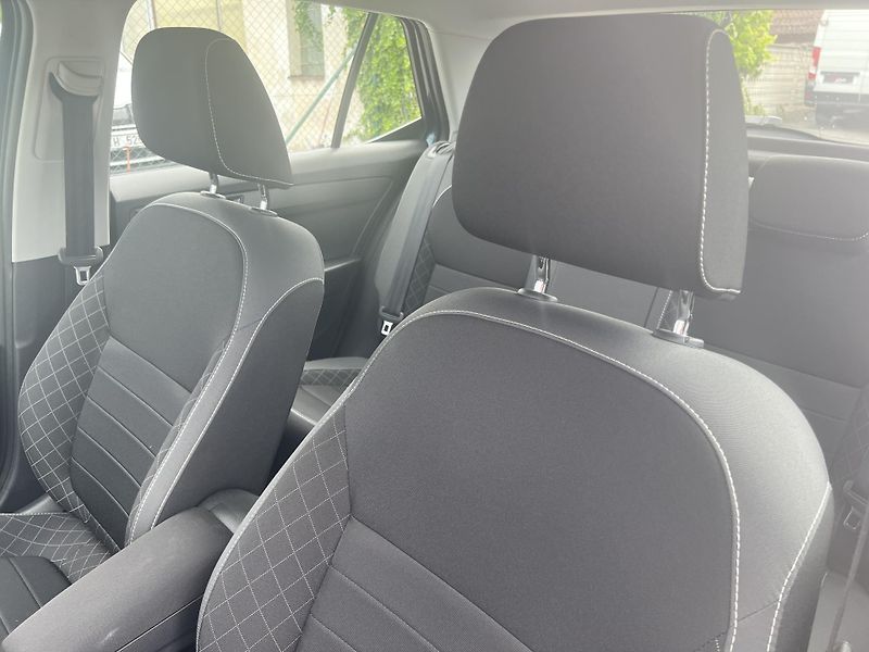 Škoda Fabia 1.0TSi 70kw KAMERA TEMPOMAT - fotka 10 z 43