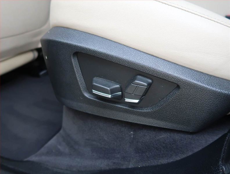 BMW Řada 5 (2012) 530d xDrive GT, 4X4, Automat - fotka 29 z 34