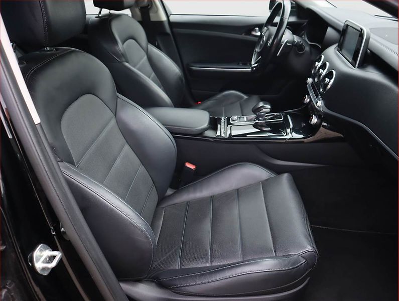 Kia Stinger (2018) 2.2 CRDi - fotka 9 z 23
