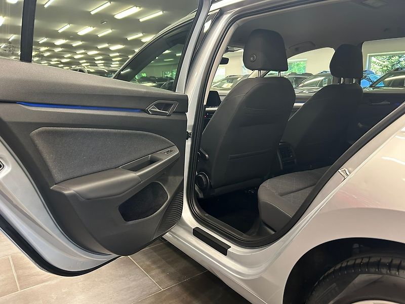 Volkswagen Golf (2023) 1.5 TGI Comfort AUT 2023 | Zár - fotka 23 z 58