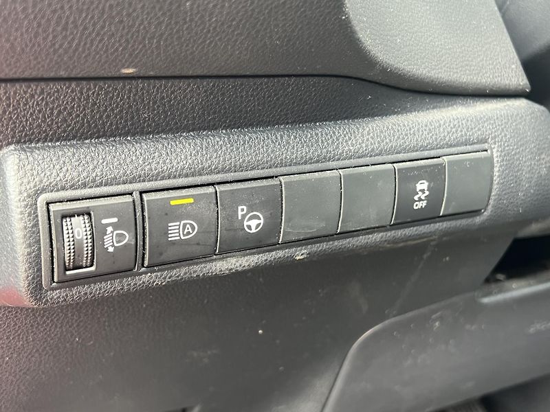 Toyota Corolla (2022) 1.8HYBRID Comfort KAMERA - fotka 16 z 21