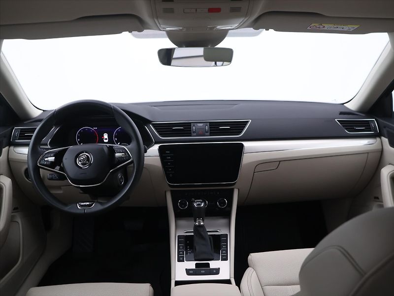 Škoda Superb 2,0 TDI 147kW DSG 4x4 L&K DPH - fotka 24 z 32