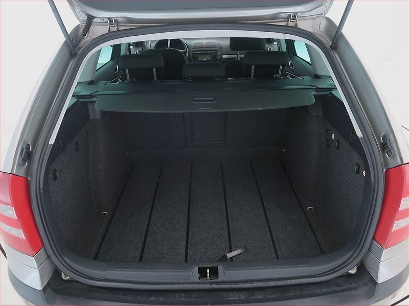 Škoda Octavia (2007) Elegance 2.0 TDI, 4X4, po STK - fotka 13 z 19
