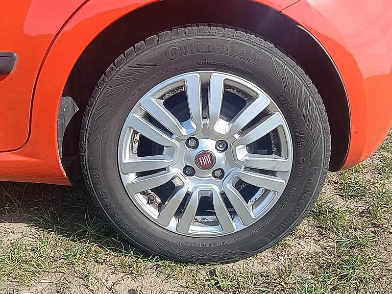 Fiat Punto (2014)  sada alu kol stáří dva roky - fotka 5 z 20