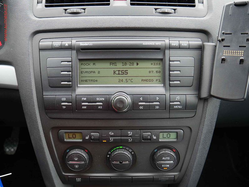 Škoda Octavia (2006) 2.0TDi, AC, park.čidla - fotka 13 z 14