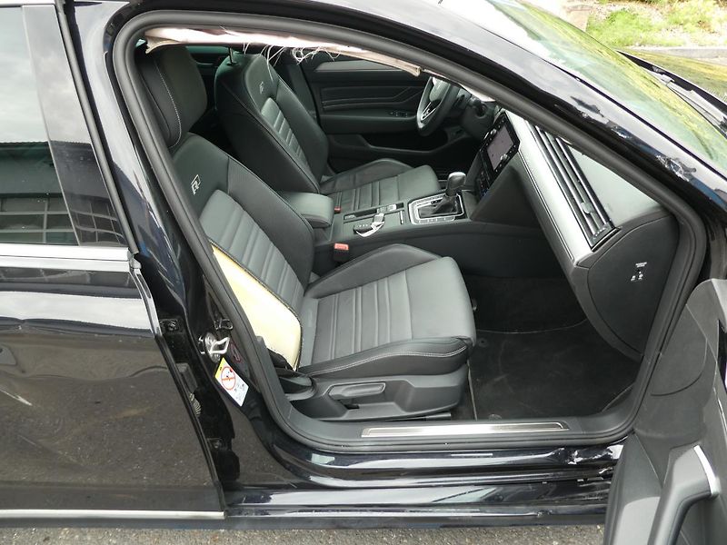 Volkswagen Passat Variant 2,0TSi 140kW R LINE automat - fotka 13 z 15