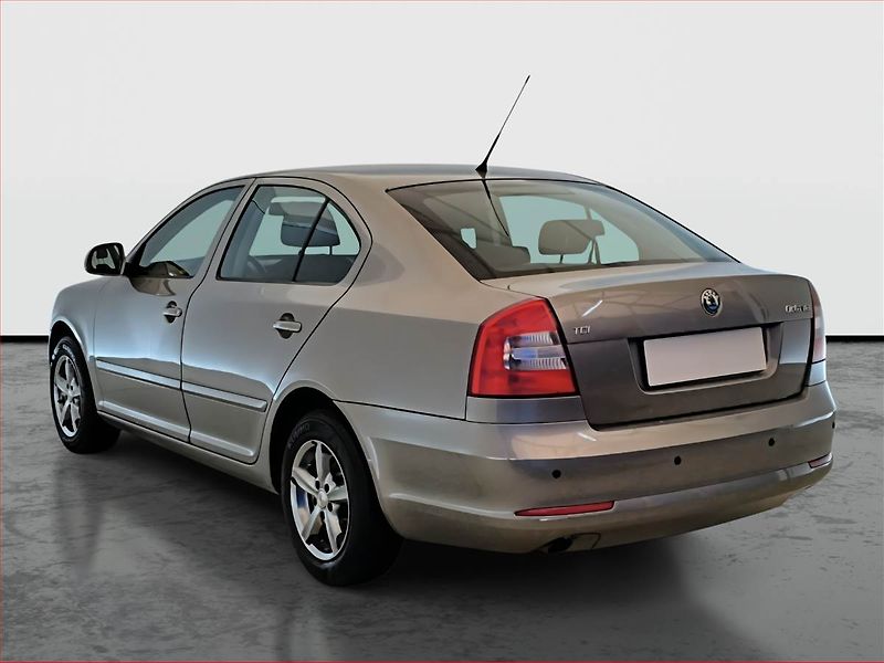 Škoda Octavia (2010) Ambiente 1.6 TDI, Serv.kniha - fotka 4 z 13