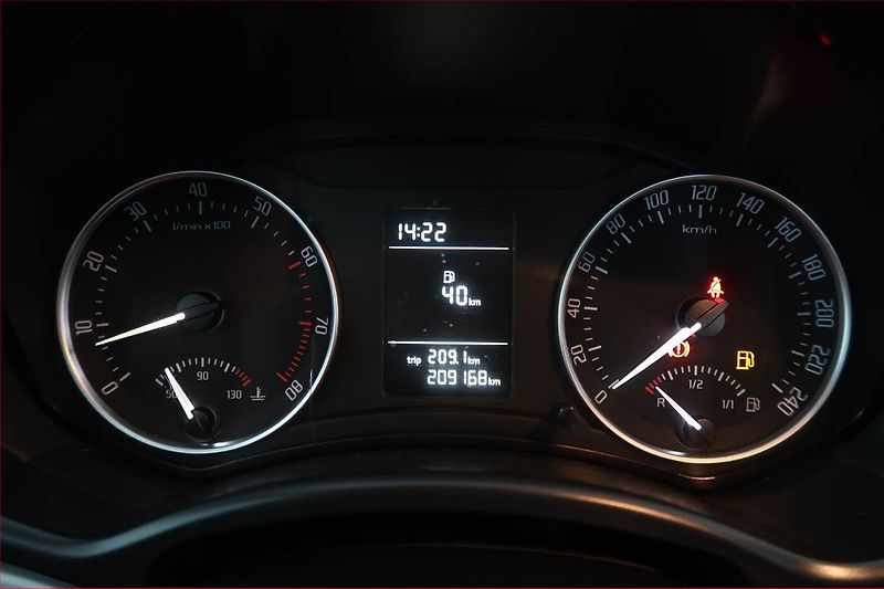 Škoda Octavia (2009) Ambiente 1.4 TSI, nová STK - fotka 11 z 15