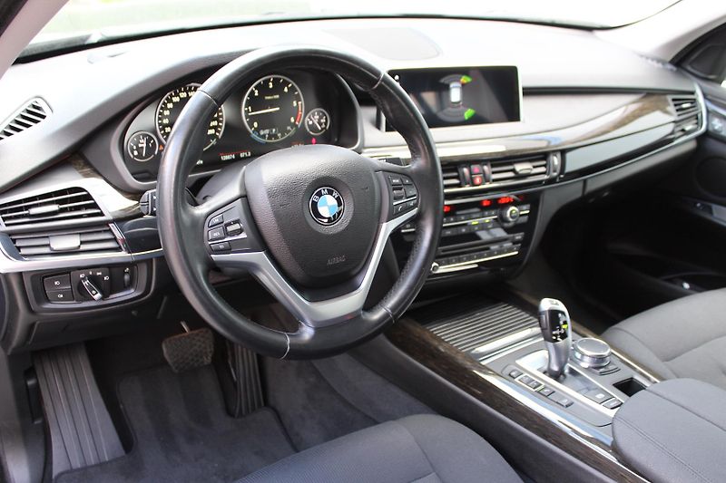 BMW X5 xDrive30d - fotka 4 z 30
