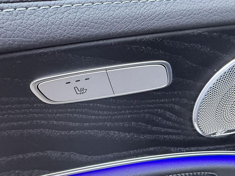 Mercedes-Benz Třídy E (2020) 300E 4MATIC PLUG-IN HYBRID - fotka 33 z 40