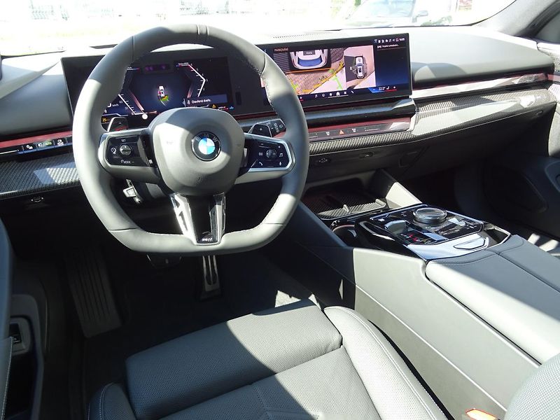 BMW Řada 5 540d xDrive Touring - fotka 4 z 7