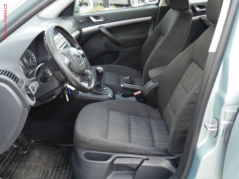Škoda Octavia (2009) 1.4 TSI, ČR, AC, park.čidla - fotka 8 z 13