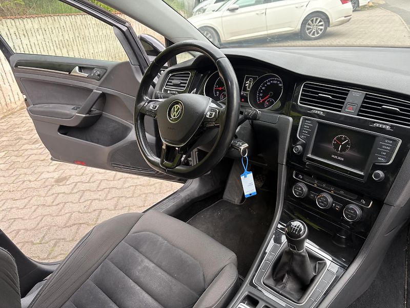 Volkswagen Golf (2017) kombi 2,0TDI Bluemotion - fotka 20 z 23
