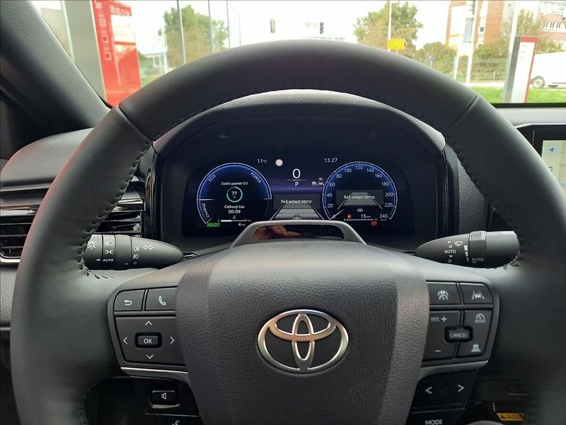 Toyota Camry 2,5 Prestige - fotka 12 z 15