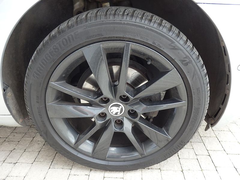 Škoda Octavia 1.6 TDI 85 kW NAVIGACE - fotka 12 z 18