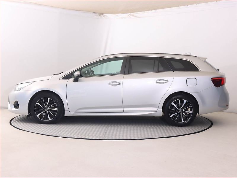 Toyota Avensis (2018) 1.8 Valvematic, Automat - fotka 3 z 20