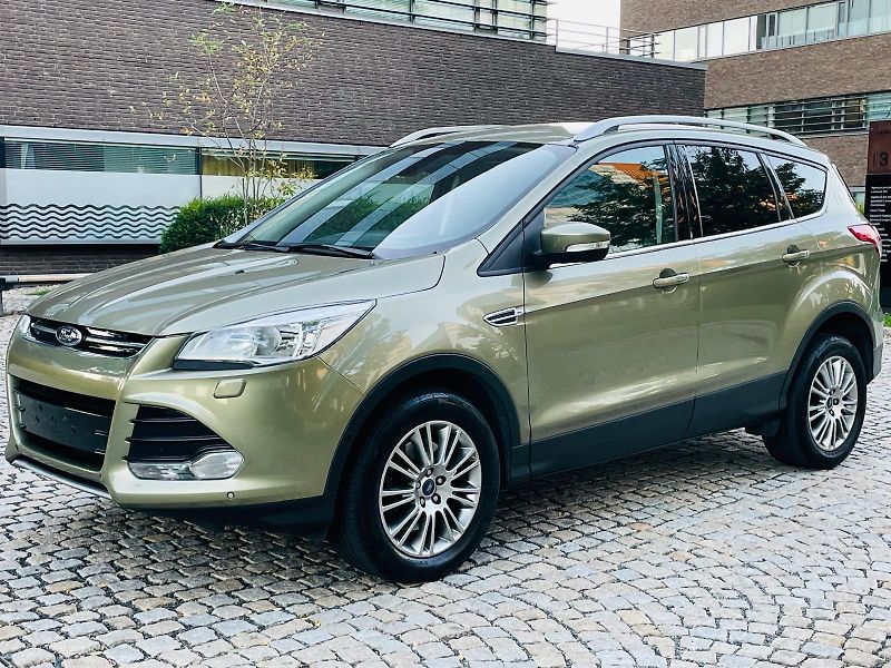Ford Kuga 2.0TDCi 4x4 MAN TAŽNÉ 1MAJITEL - fotka 4 z 47
