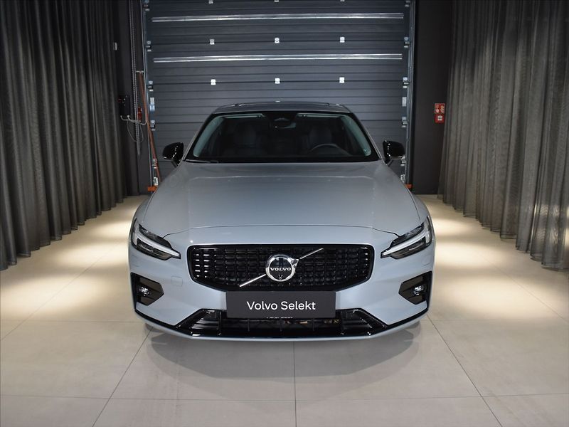 Volvo S60 2,0 B5 AWD Ultimate Panorama - fotka 6 z 23