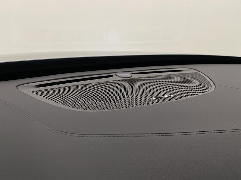 Volvo XC90 (2025) T8 AWD Plug-in DARK ULTRA - fotka 38 z 75