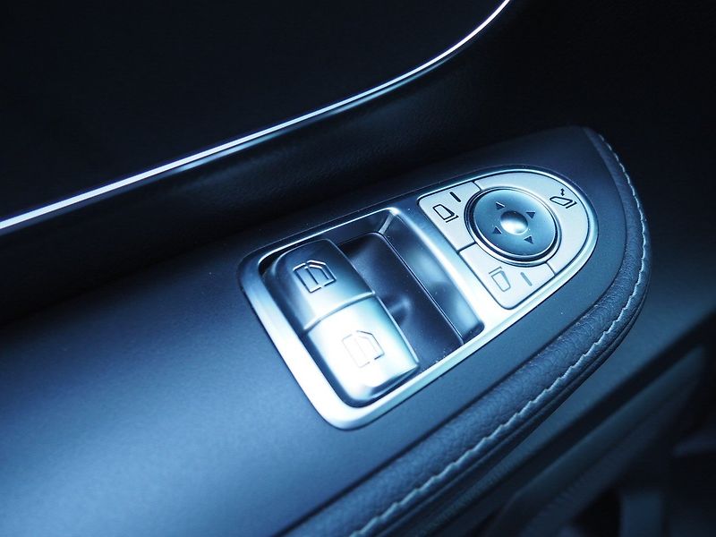 Mercedes-Benz Třídy V (2018) 250d 4Matic, 360 Kamera - fotka 19 z 38